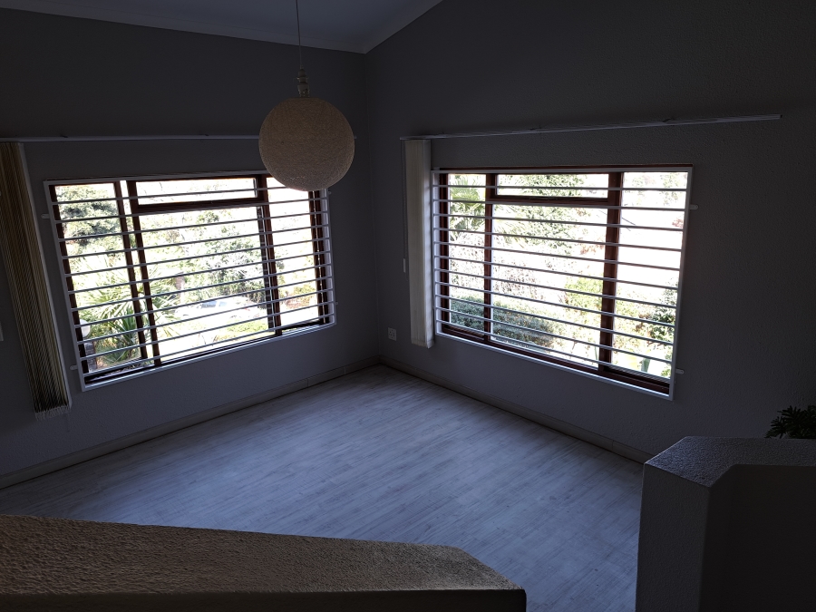 To Let 4 Bedroom Property for Rent in Helderkruin Gauteng