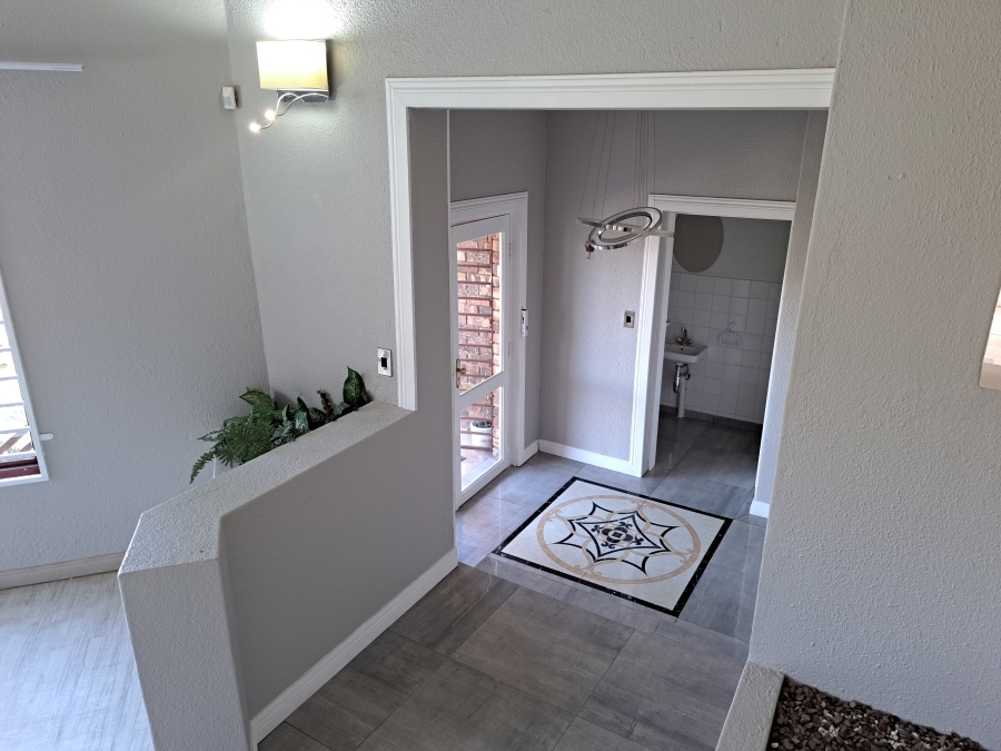 To Let 4 Bedroom Property for Rent in Helderkruin Gauteng