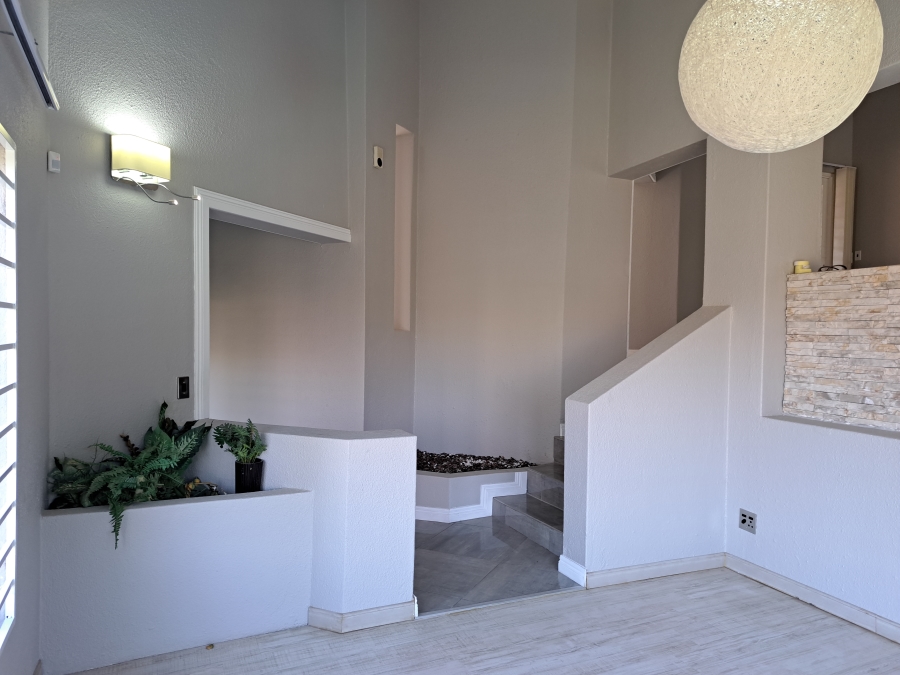 To Let 4 Bedroom Property for Rent in Helderkruin Gauteng