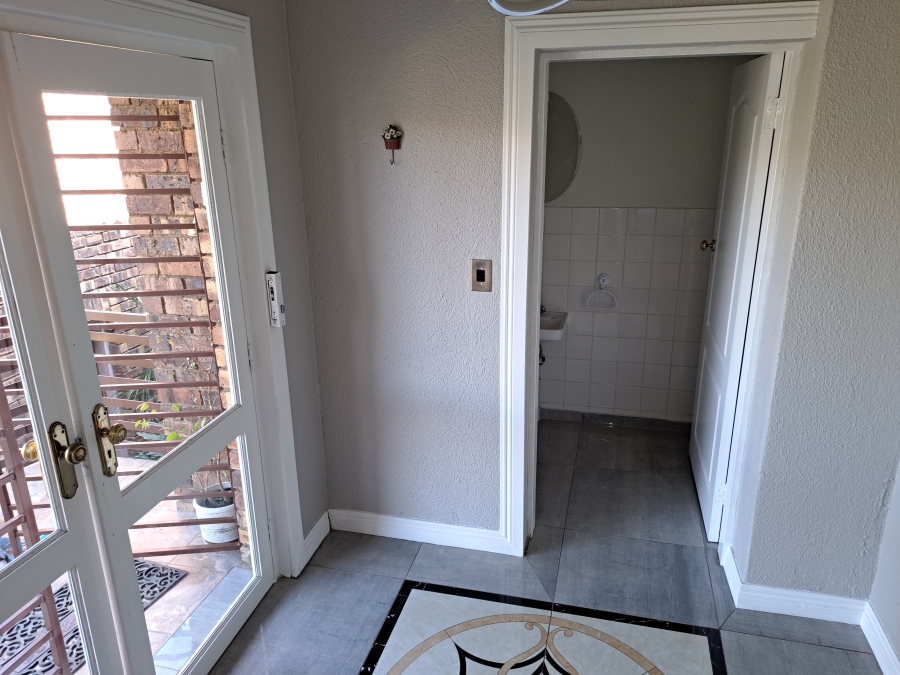 To Let 4 Bedroom Property for Rent in Helderkruin Gauteng