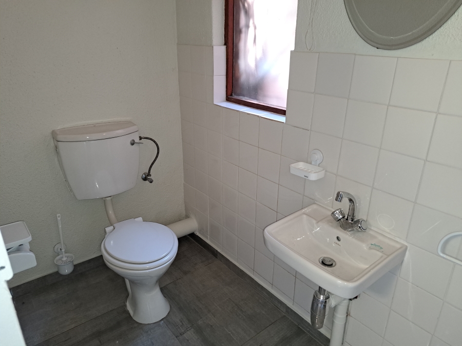 To Let 4 Bedroom Property for Rent in Helderkruin Gauteng