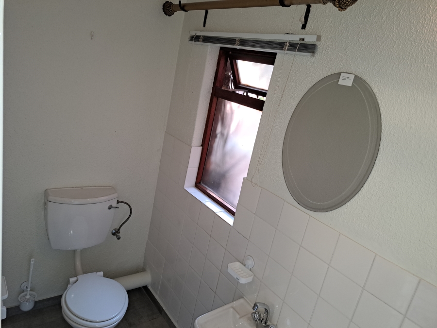 To Let 4 Bedroom Property for Rent in Helderkruin Gauteng