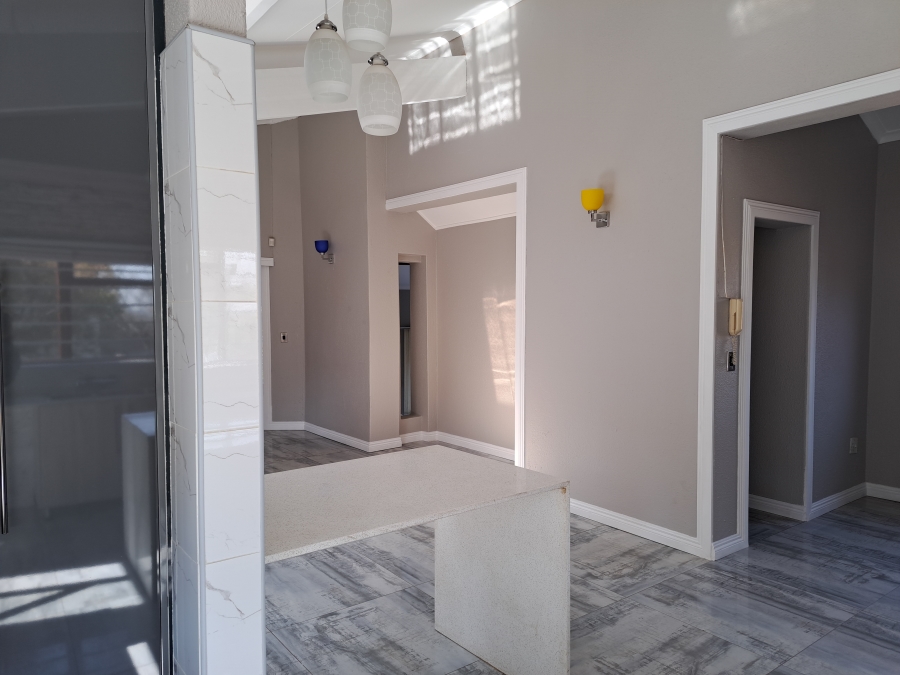 To Let 4 Bedroom Property for Rent in Helderkruin Gauteng