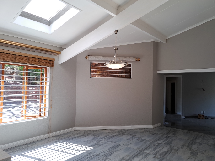 To Let 4 Bedroom Property for Rent in Helderkruin Gauteng