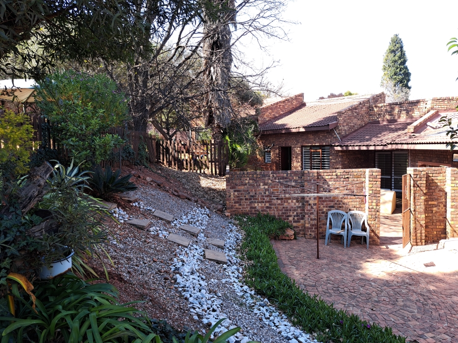 To Let 4 Bedroom Property for Rent in Helderkruin Gauteng