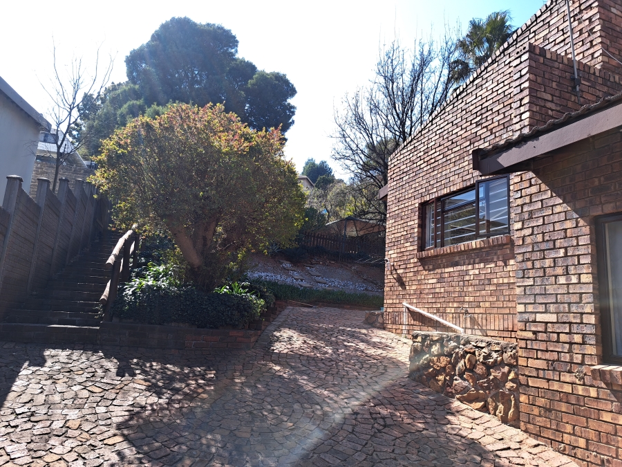 To Let 4 Bedroom Property for Rent in Helderkruin Gauteng
