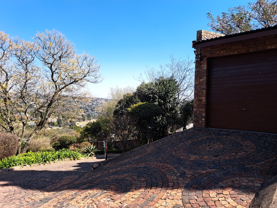 To Let 4 Bedroom Property for Rent in Helderkruin Gauteng