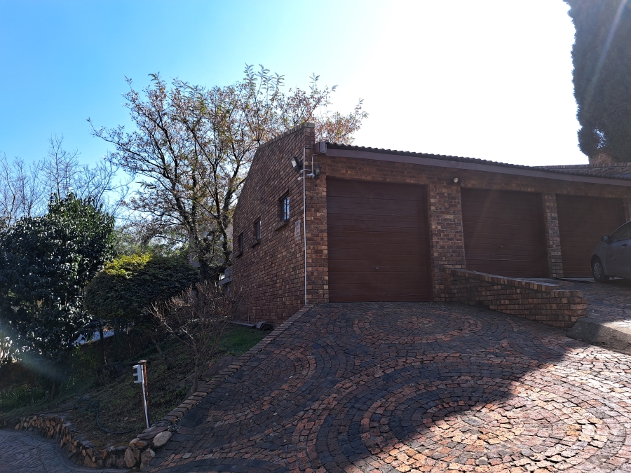 To Let 4 Bedroom Property for Rent in Helderkruin Gauteng