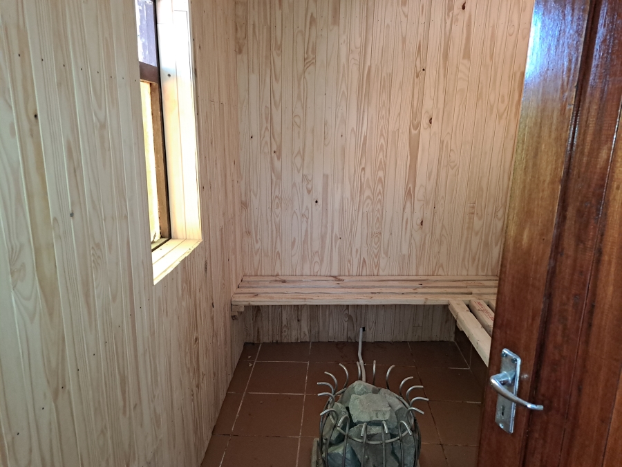 To Let 4 Bedroom Property for Rent in Helderkruin Gauteng