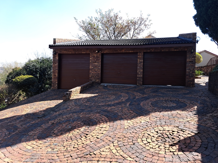 To Let 4 Bedroom Property for Rent in Helderkruin Gauteng