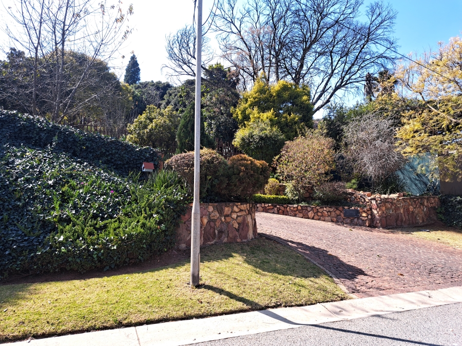 To Let 4 Bedroom Property for Rent in Helderkruin Gauteng