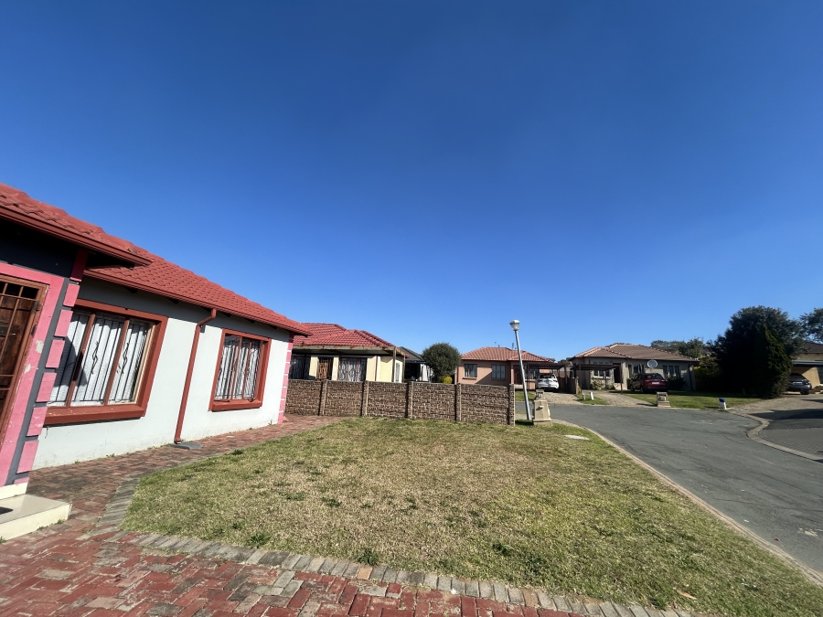 3 Bedroom Property for Sale in Noordwyk Gauteng