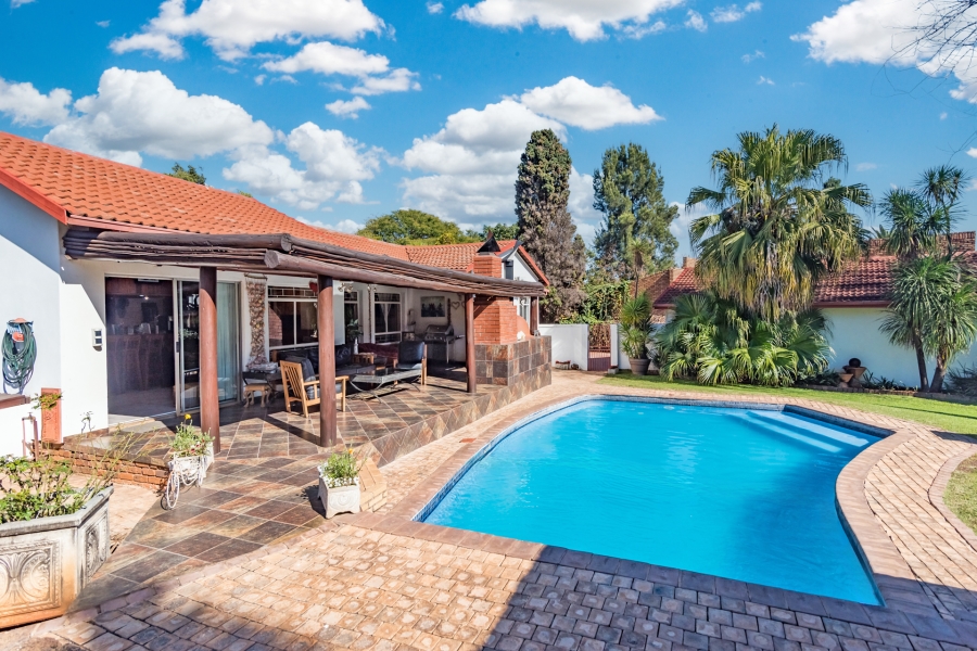 4 Bedroom Property for Sale in Eldoraigne Gauteng