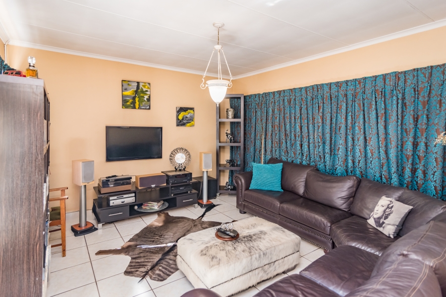 4 Bedroom Property for Sale in Eldoraigne Gauteng