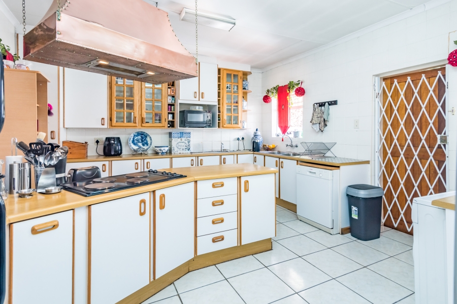 4 Bedroom Property for Sale in Eldoraigne Gauteng