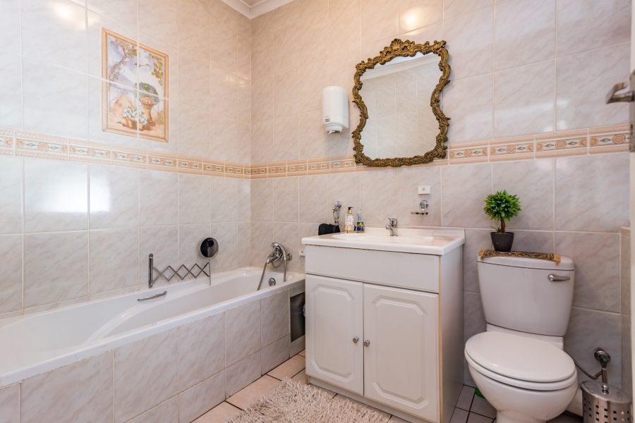 4 Bedroom Property for Sale in Eldoraigne Gauteng