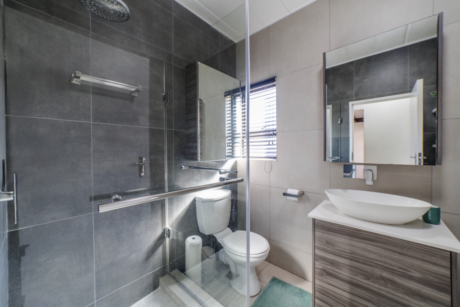 To Let 2 Bedroom Property for Rent in Magaliessig Gauteng
