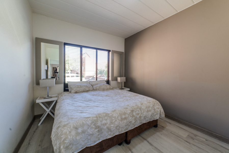 To Let 2 Bedroom Property for Rent in Magaliessig Gauteng