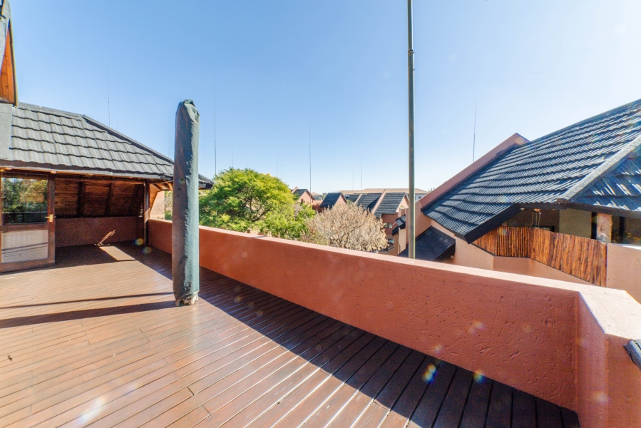 To Let 2 Bedroom Property for Rent in Magaliessig Gauteng