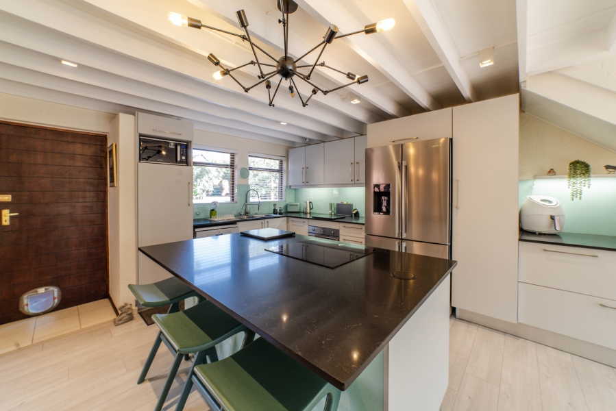 To Let 1 Bedroom Property for Rent in Magaliessig Gauteng