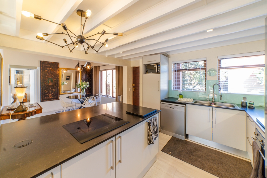To Let 1 Bedroom Property for Rent in Magaliessig Gauteng