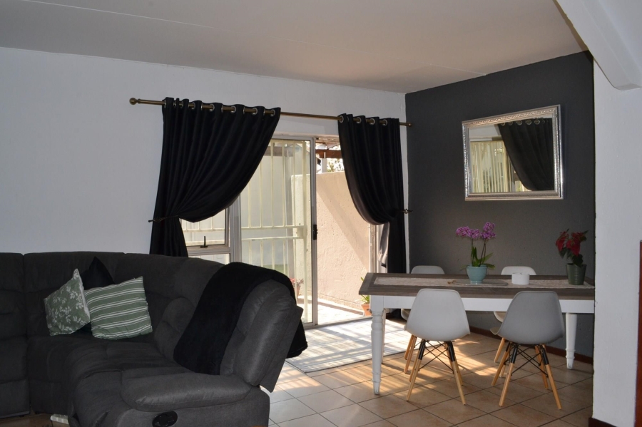To Let 2 Bedroom Property for Rent in Greenstone Hill Gauteng