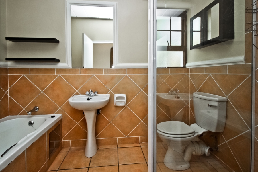 2 Bedroom Property for Sale in Saxonwold Gauteng