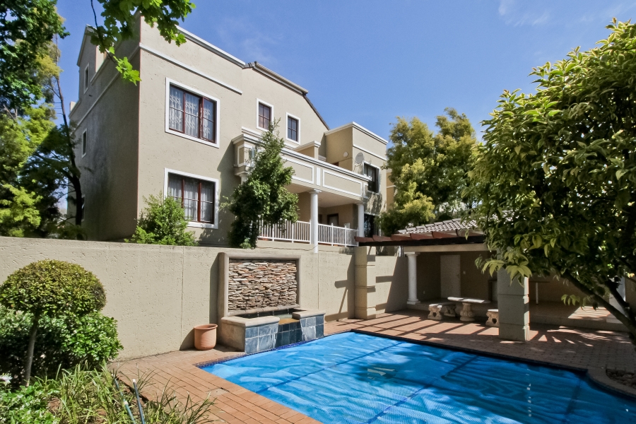 2 Bedroom Property for Sale in Saxonwold Gauteng