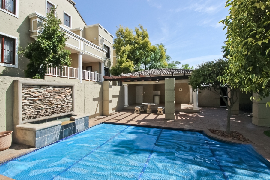 2 Bedroom Property for Sale in Saxonwold Gauteng