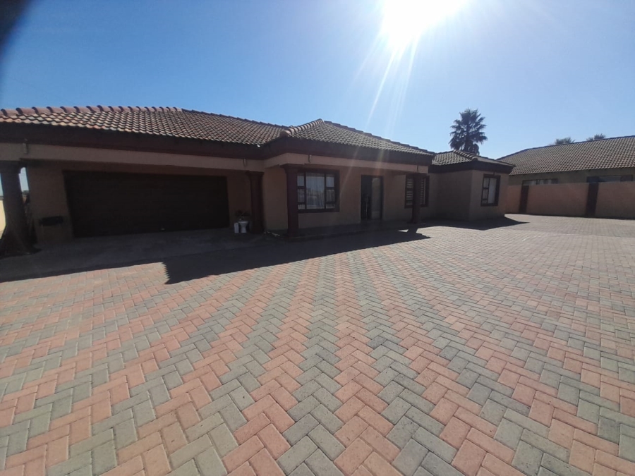To Let 3 Bedroom Property for Rent in Three Rivers East Gauteng
