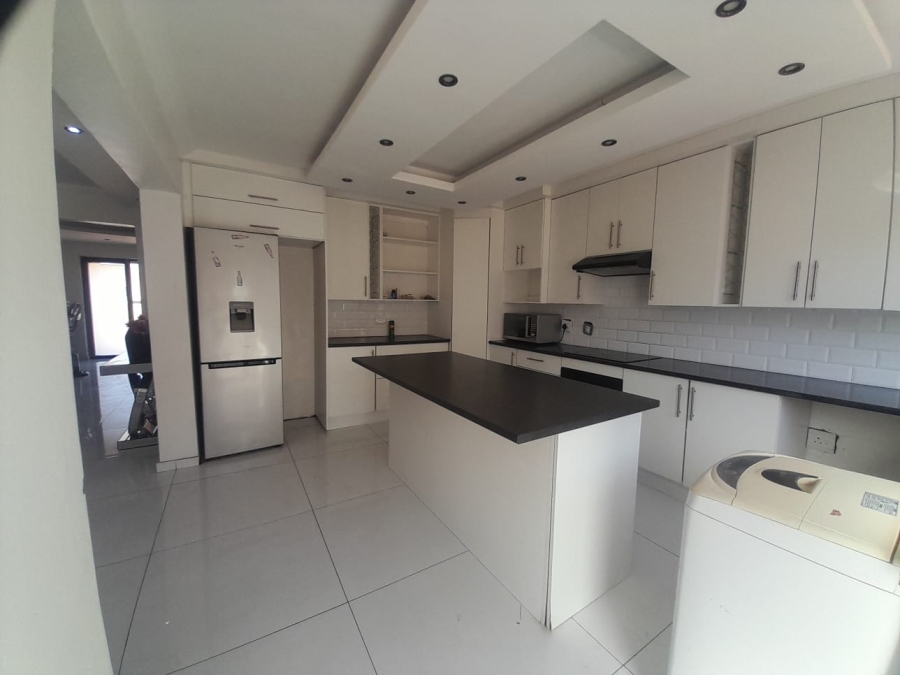 To Let 3 Bedroom Property for Rent in Three Rivers East Gauteng