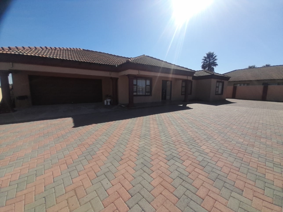 To Let 3 Bedroom Property for Rent in Three Rivers East Gauteng