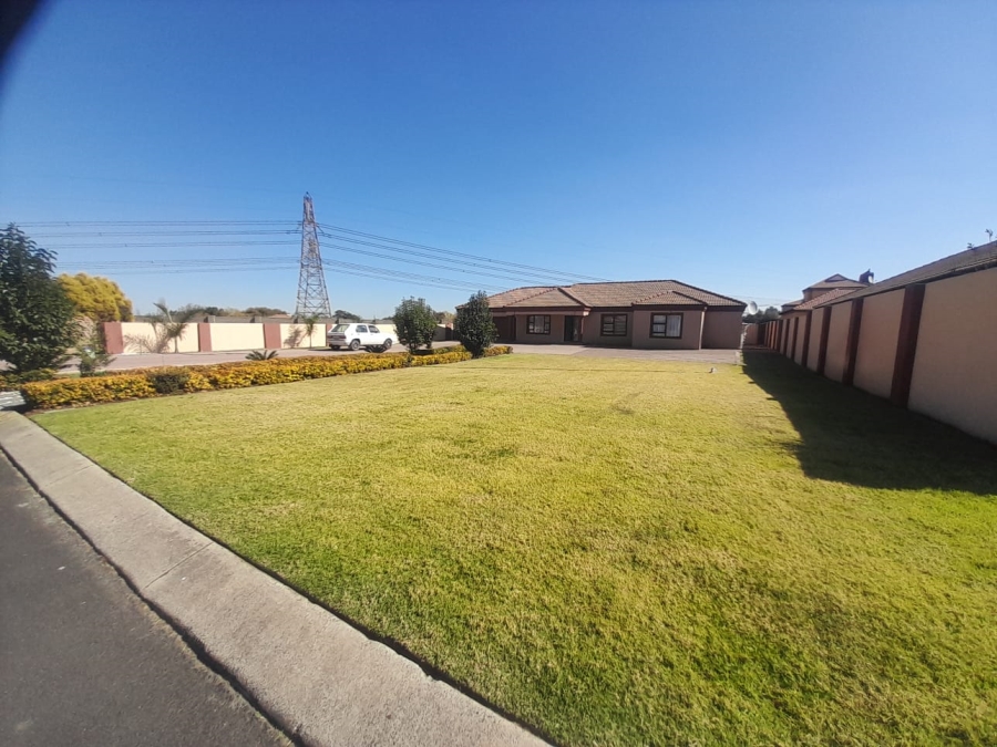 To Let 3 Bedroom Property for Rent in Three Rivers East Gauteng