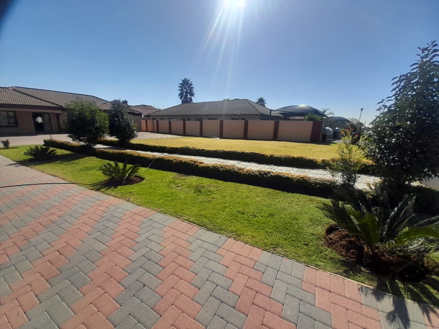 To Let 3 Bedroom Property for Rent in Three Rivers East Gauteng