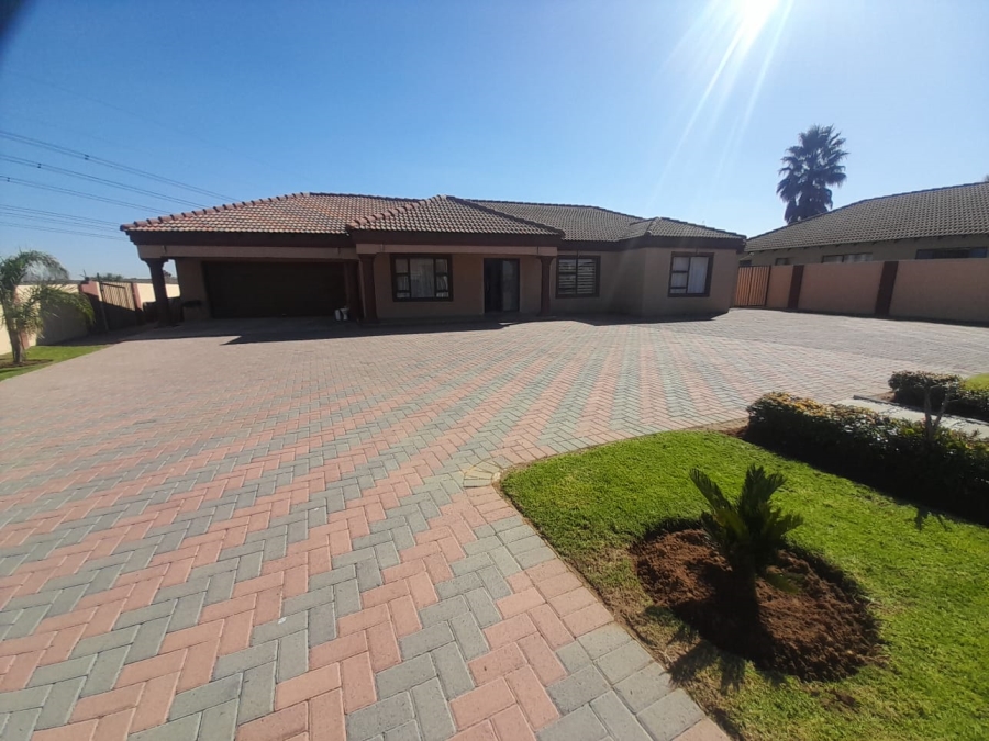 To Let 3 Bedroom Property for Rent in Three Rivers East Gauteng