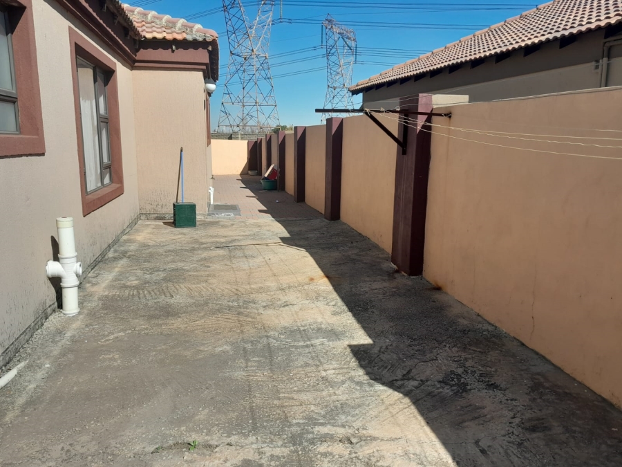 To Let 3 Bedroom Property for Rent in Three Rivers East Gauteng