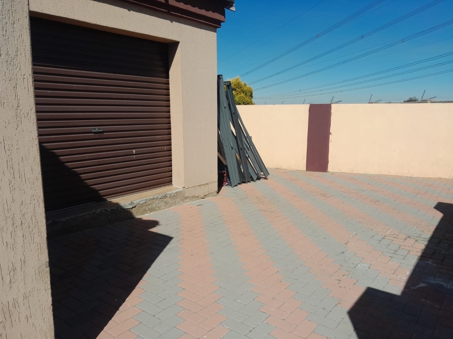 To Let 3 Bedroom Property for Rent in Three Rivers East Gauteng