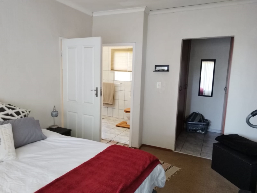 3 Bedroom Property for Sale in Wilro Park Gauteng