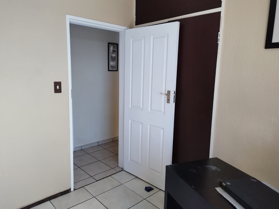 3 Bedroom Property for Sale in Wilro Park Gauteng