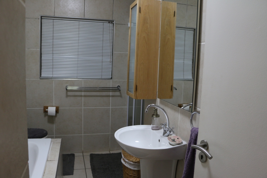 To Let 2 Bedroom Property for Rent in Sunninghill Gauteng
