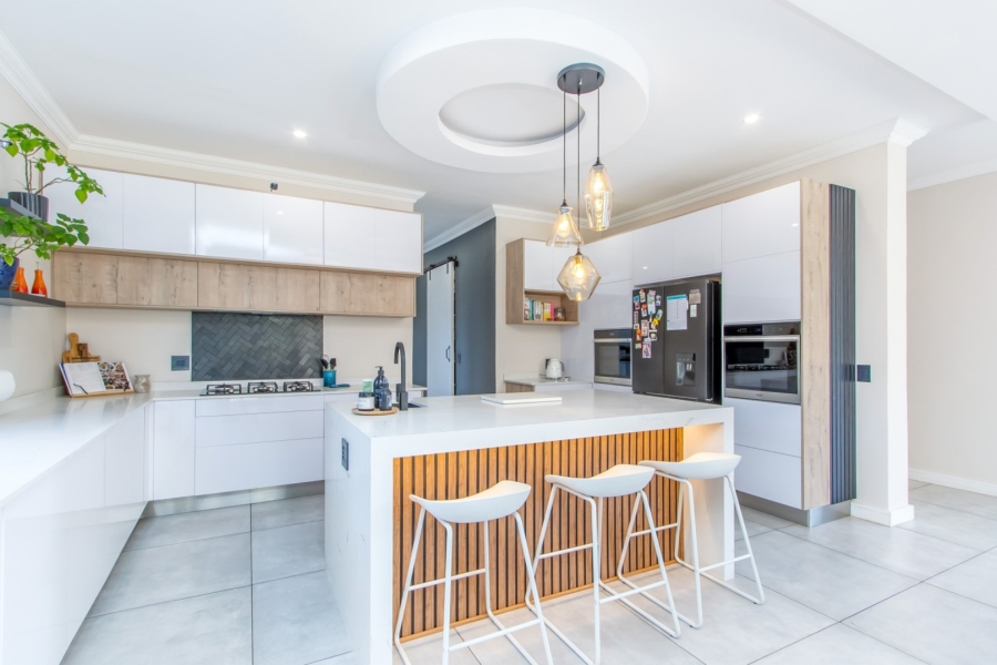 4 Bedroom Property for Sale in Helderfontein Estate Gauteng