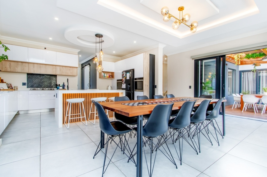 4 Bedroom Property for Sale in Helderfontein Estate Gauteng