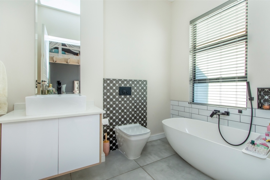4 Bedroom Property for Sale in Helderfontein Estate Gauteng
