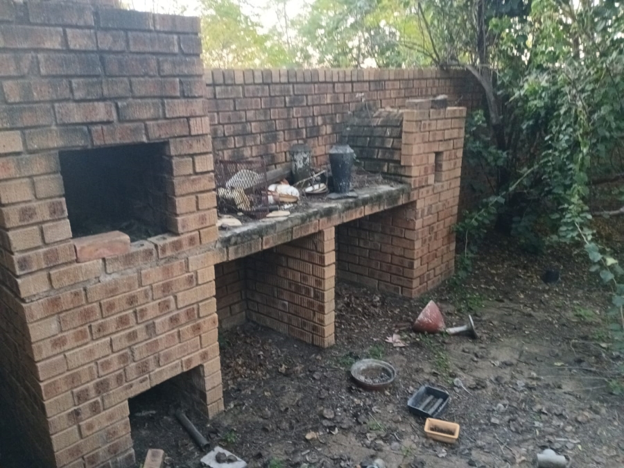 5 Bedroom Property for Sale in Bultfontein A H Gauteng