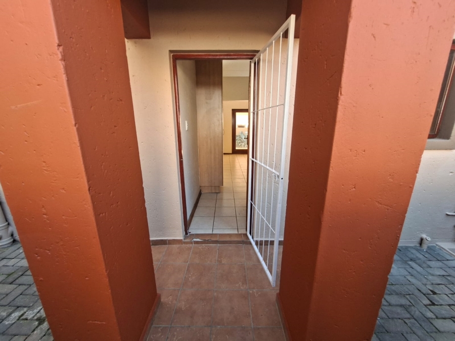 2 Bedroom Property for Sale in Noordheuwel Gauteng