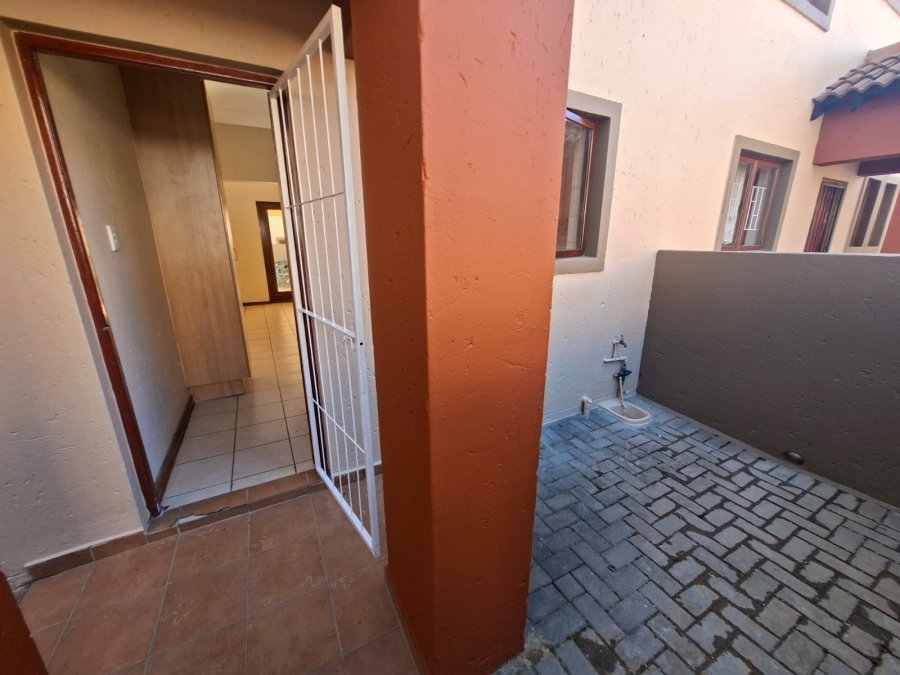 2 Bedroom Property for Sale in Noordheuwel Gauteng