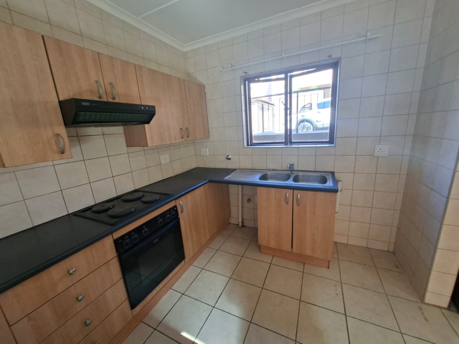 2 Bedroom Property for Sale in Noordheuwel Gauteng