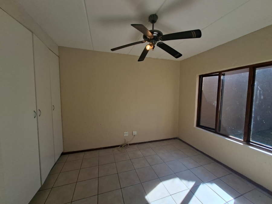 2 Bedroom Property for Sale in Noordheuwel Gauteng