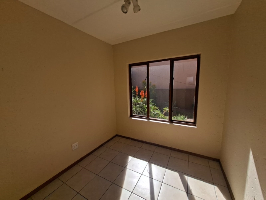 2 Bedroom Property for Sale in Noordheuwel Gauteng
