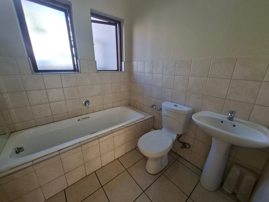 2 Bedroom Property for Sale in Noordheuwel Gauteng